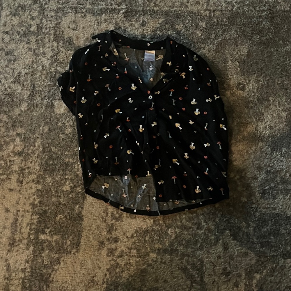 Women's short sleeve cropped button up